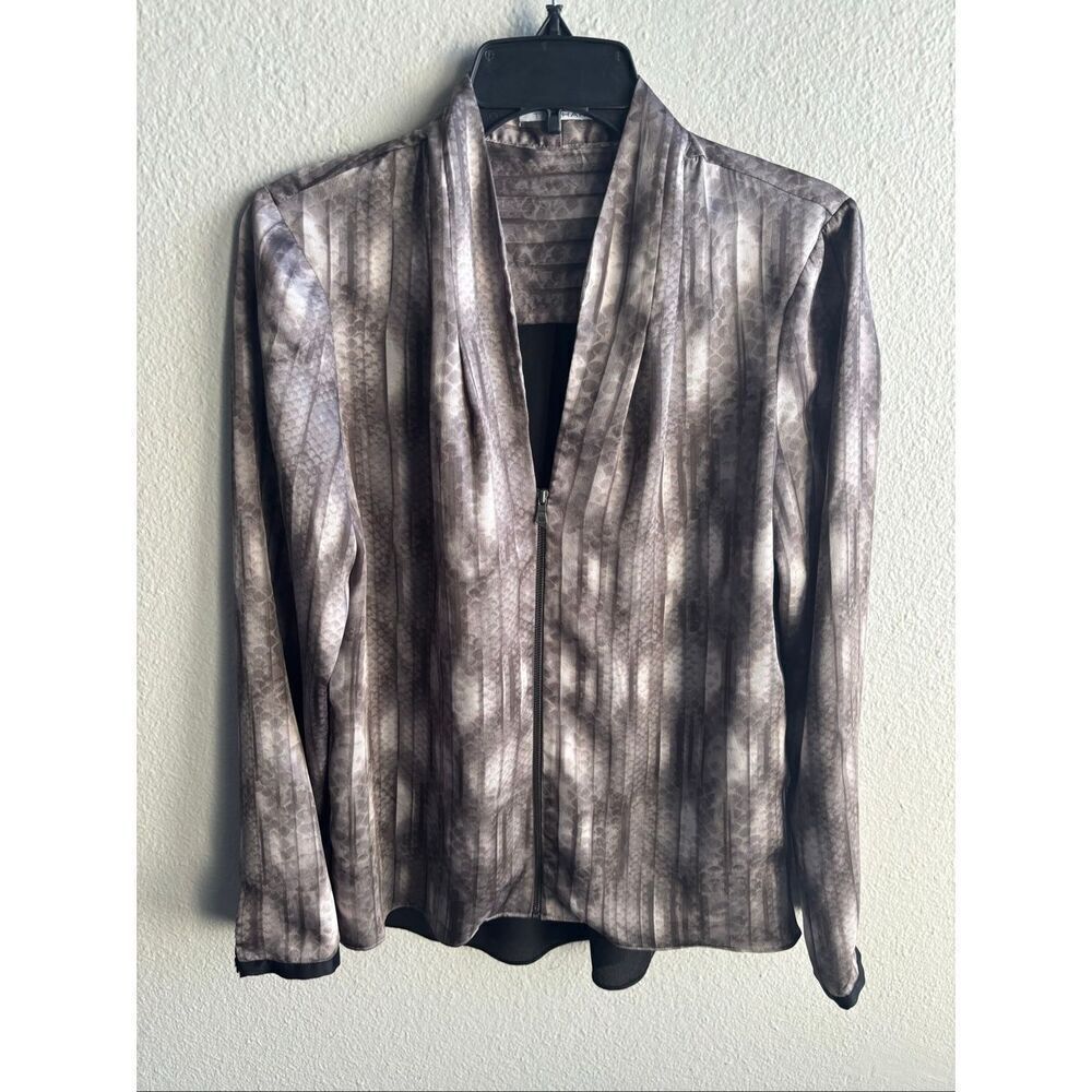 ❤️T Tahari Snake Skin Blouse